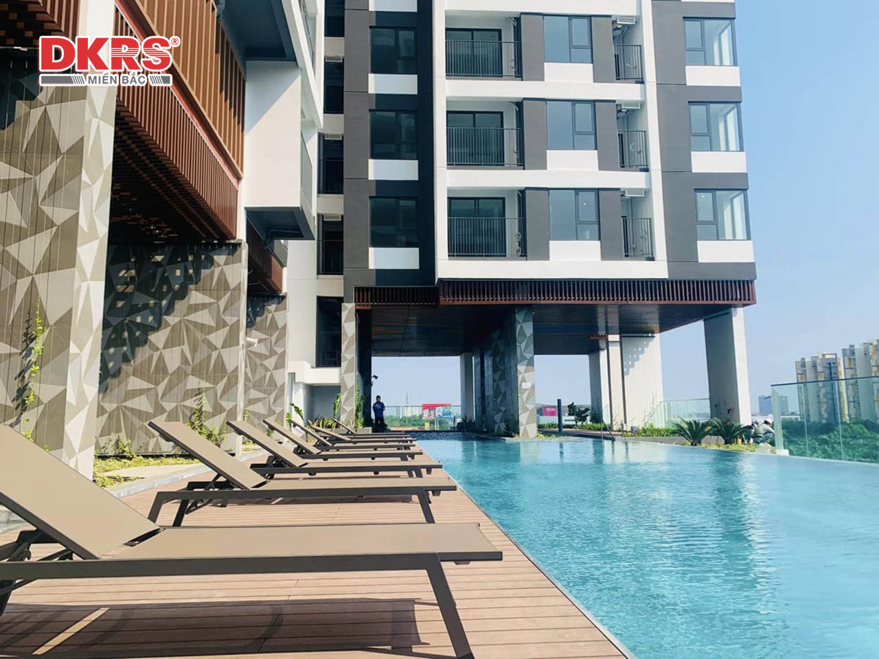 So sánh TT AVIO với The Emerald Golf View